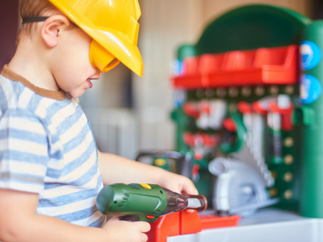 kids playing pretend construction